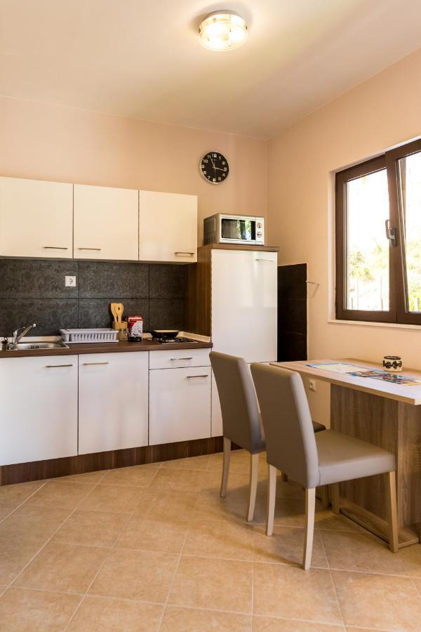 מרינה Villa Lovric מראה חיצוני תמונה