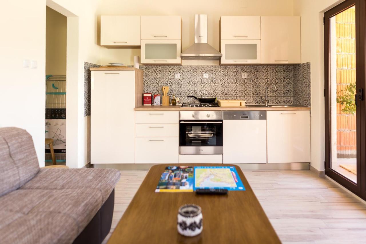 מרינה Villa Lovric מראה חיצוני תמונה